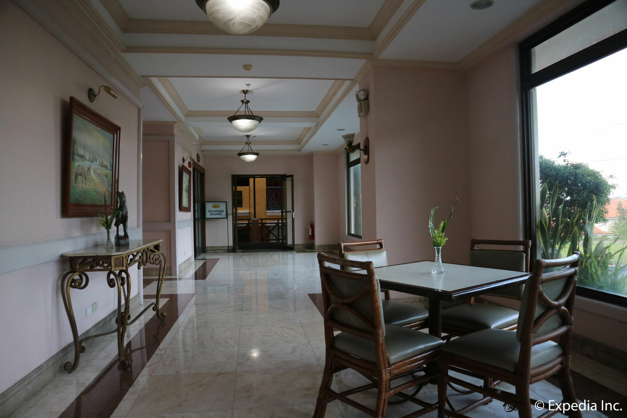 Sunrise Holiday Mansion Tagaytay City Exterior foto